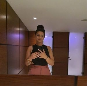 Meet your Posher, Athina